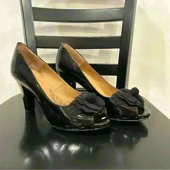Sofft Black Patent Leather Peep‎ Toe Flower Pumps, Size 9.5 - Picture 3 of 11